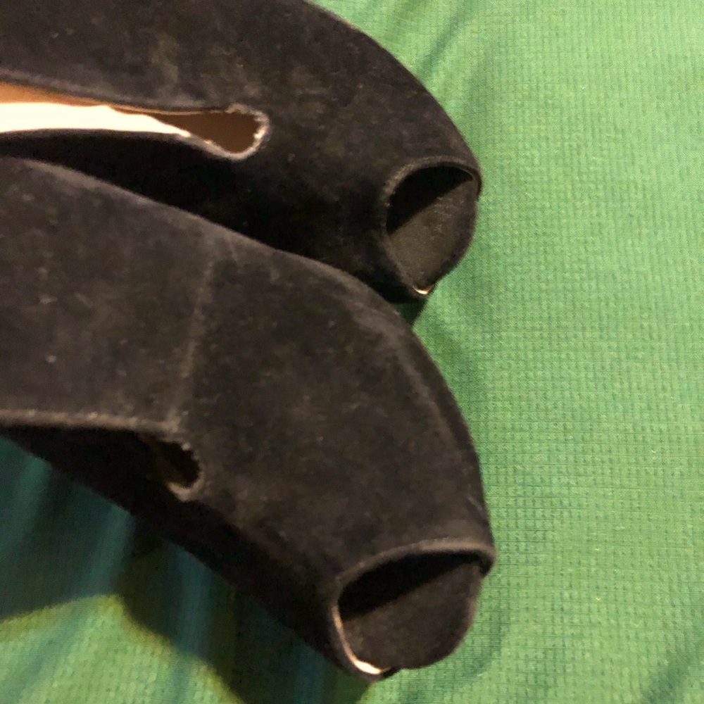 Basic Black Pumps - image 2